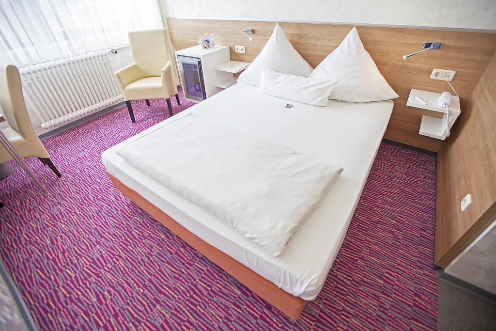 Am Bismarck Hotel MHG Room photo